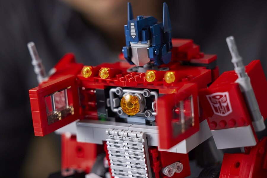 LEGO 10302 Transformers G1 Optimus Prime  Image  (4 of 25)